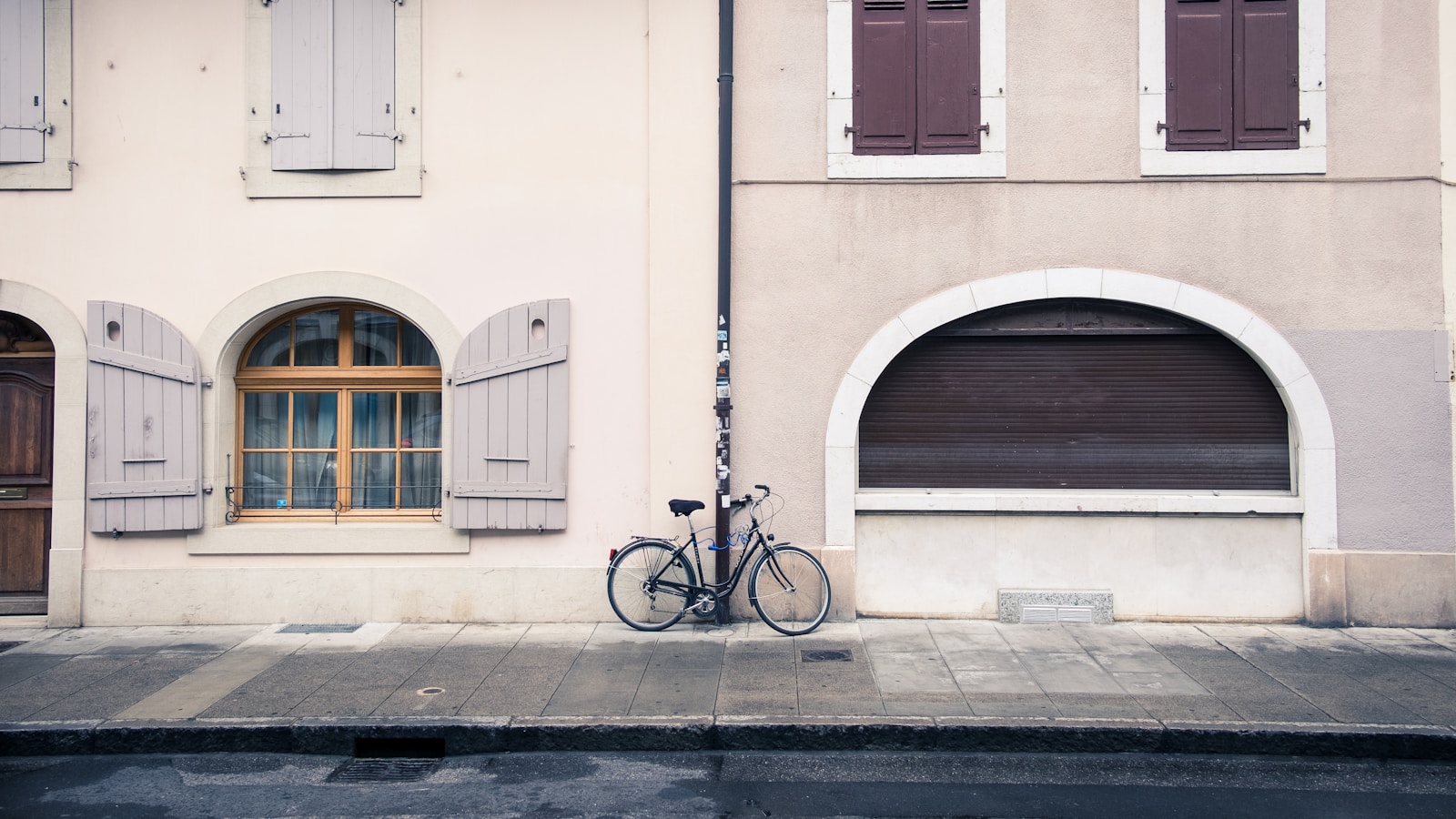 commuters bike parked on light post